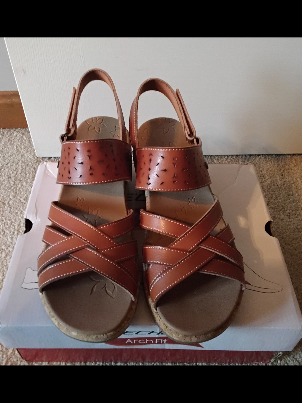 Skechers Arch Fit Luxe Foam Beverlee Tan Espadrille Wedge Sandals, Size 8.5 - Picture 3 of 9